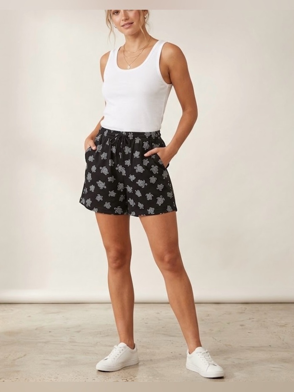 Fresh Produce Women’s Black Turtle Print Shorts Size Small USA Made Coastal